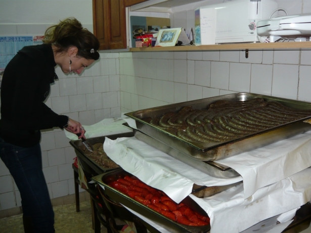 Hurka, kolbász szeletelés