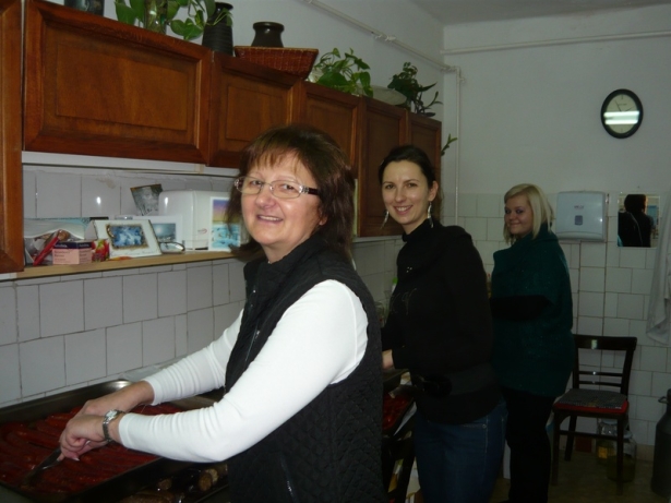 Hurka, kolbász szeletelés 2.